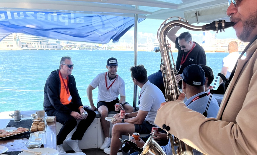 Image 11: Tour en barco de 2h y 4h en Barcelona, varias opciones disponibles 