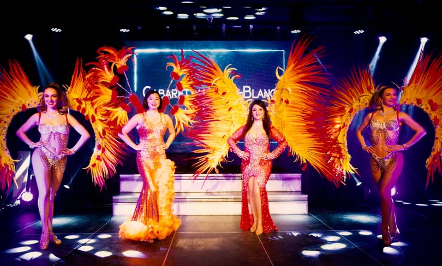 Image 1: Soirée magique au Cabaret du Mont-Blanc : spectacle au cœur des Alpes