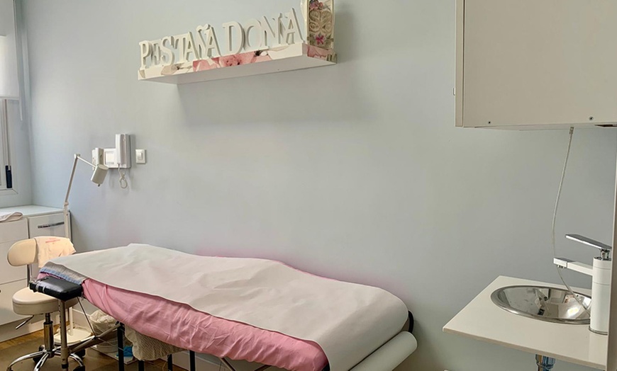 Image 3: 1 o 2 sesiones de exosomas con dermapen en 2 fases en rostro completo