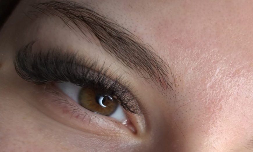Image 2: Wimpernverlängerung mit der 1:1-/ 2D-/3D-Volumentechnik & UV-Trocknung