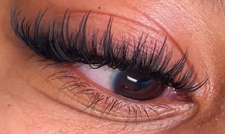 Full set of Volume lash extensions - AJ Aesthetics