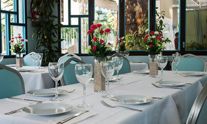 Image 8: Entrantes, principal o arroz, bebidas y postre para 2 o 4 personas