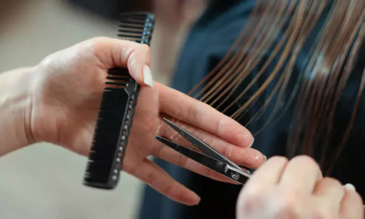 Sesión de peluquería con lavado, masaje, cortes, tinte e hidratación