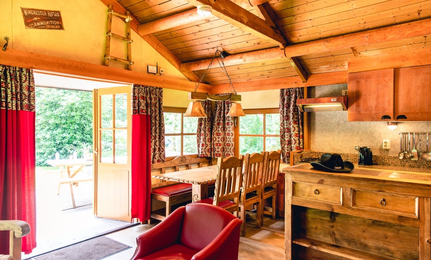 Image 17: Ferienpark Slagharen: Wigwam, Cottage oder Lodge inkl. Bettwäsche