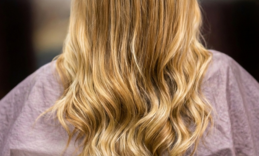 Image 4: Women’s Hair Color & Highlight Refresh