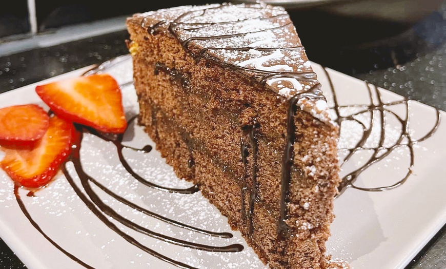 Image 3: Kuchen od. Torte & Kaffee-/ Matcha-Spezialität nach Wahl für 2-4 Pers.