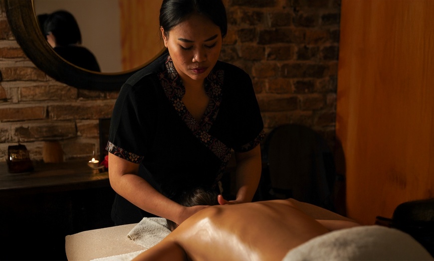 Image 2: Głęboko relaksujący tajski i balijski masaż dla ciała i umysłu