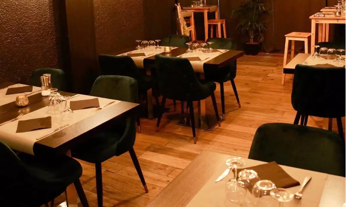 Menu burger avec frites ou salade et dessert, sur place ou à emporter