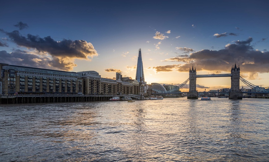 Image 10: River cruise on the Thames with live music and canapés
