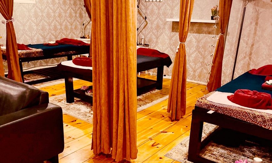 Image 4: Thaise massage of ontspanningsmassage mét hot stone van 45 minuten