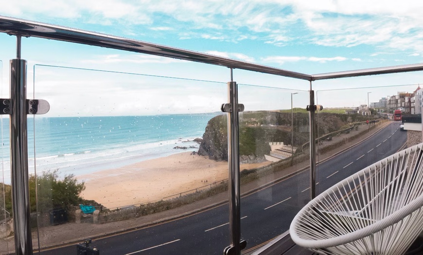 Image 2: Cornwall: Elegant 4* Stay with Breakfast 