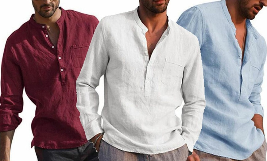 Image 1: Chemise à manches longues pour hommes avec col en V