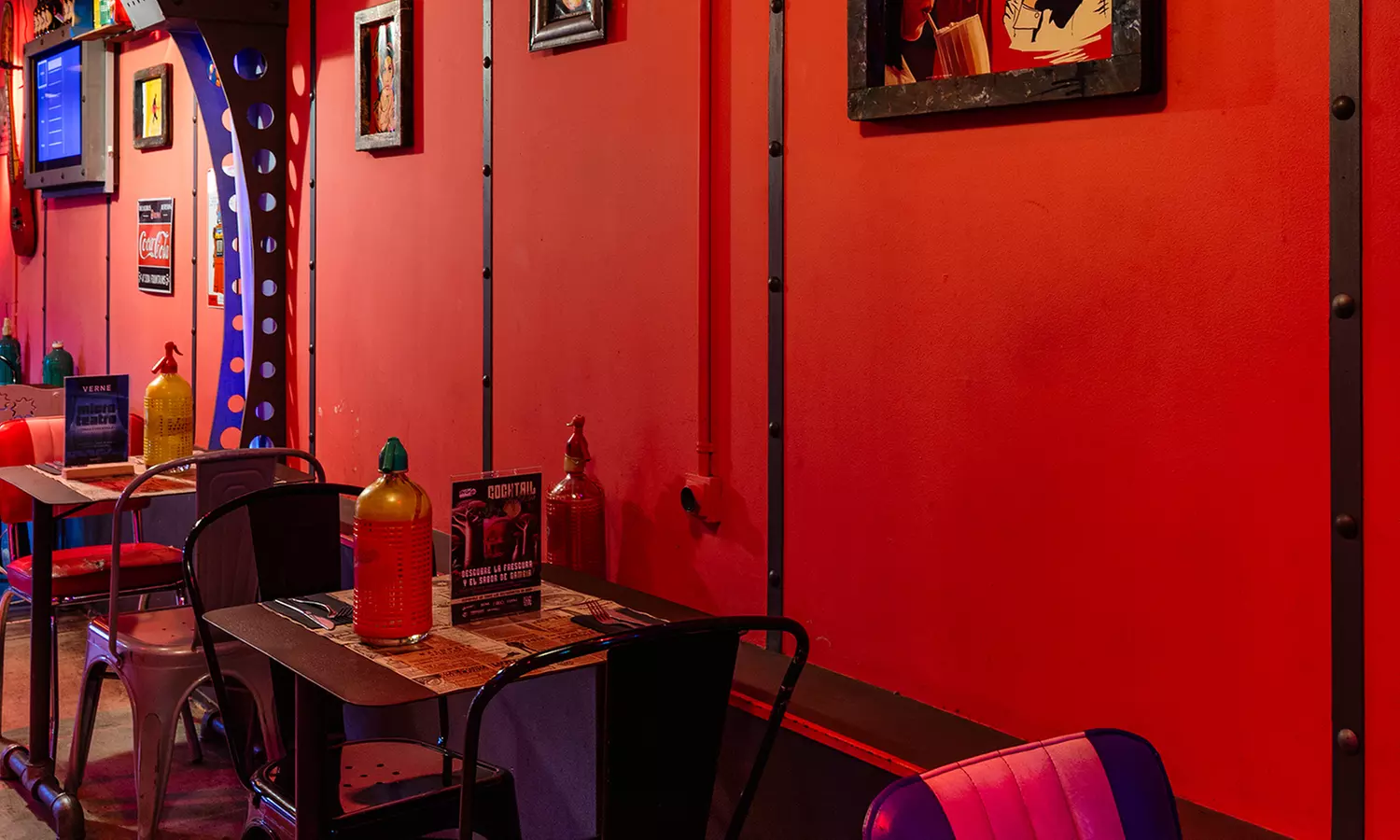 Menú de burguer con patatas fritas y opción a bebida para 2 personas