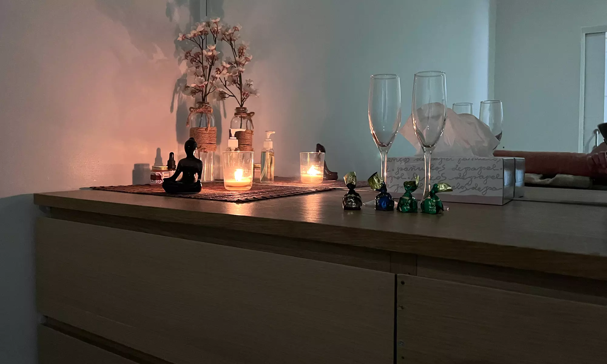 Ritual romántico para 2: masaje relajante con cava o zumo y chocolate