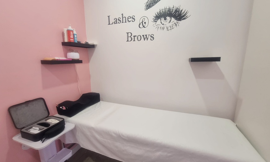 Image 2: 3, 6 o 9 sesiones de tratamiento con cavitación y masaje drenante