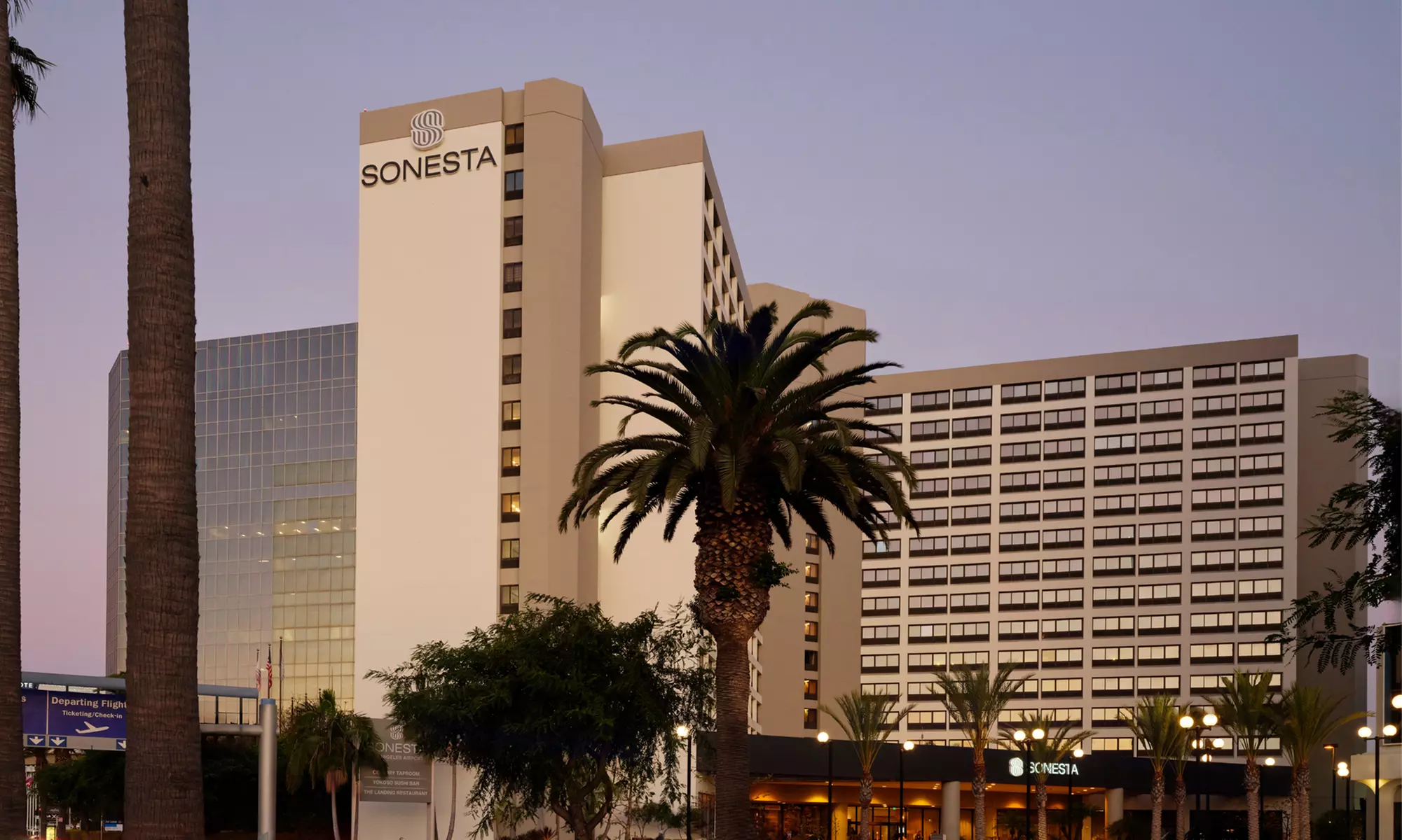 Member Pricing: 4* Hotel Near Venice Beach With Shuttle, Pool 