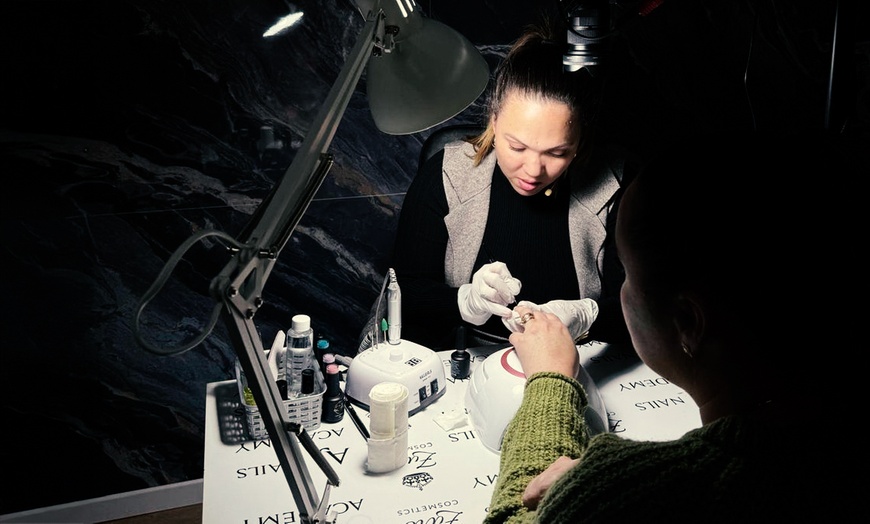 Image 5: Curso completo de iniciación a la manicura con extras para 1 o 2