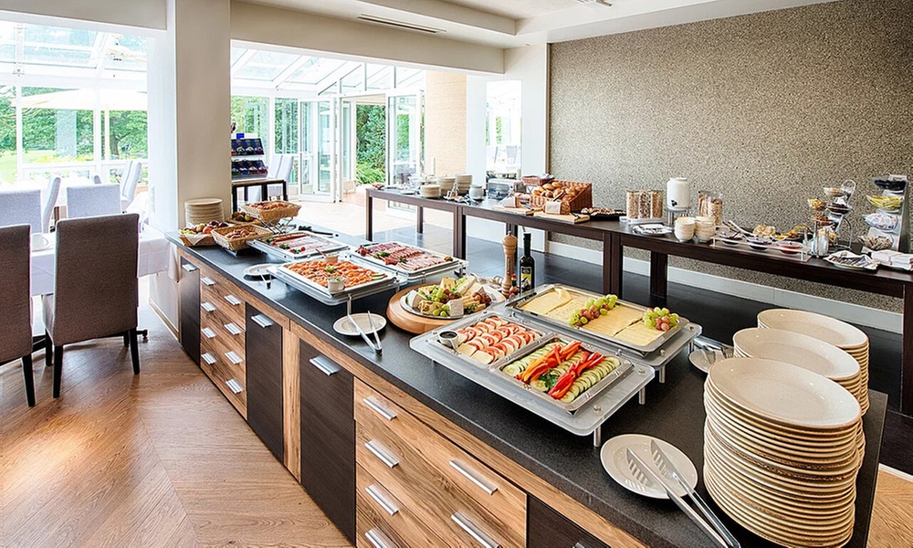 Frühstücksbuffet inkl. 1 Glas Sekt für 2 oder 4 Personen