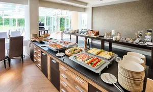 Ein genussvoller Start in den Tag: Frühstücksbuffet mit einem Glas Sekt für 2-4 Personen (bis 42% sparen)