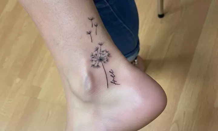 1 o 2 tatuajes minimalistas de 3 x 3 cm para 1 persona en tinta negra