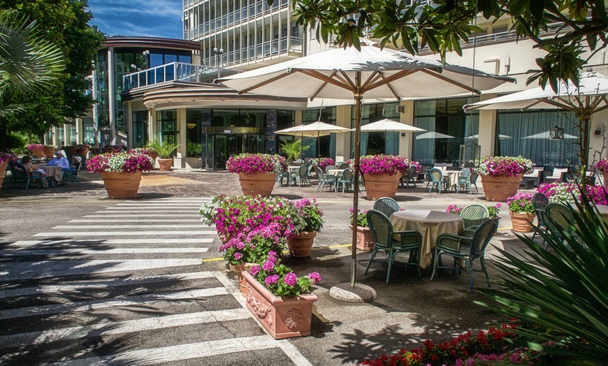 Image 27: Abano Terme 4*: Smart Room con mezza pensione e piscine termali