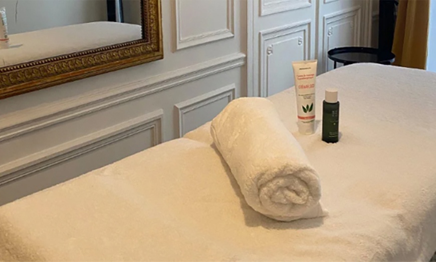 Image 4: Modelage élimination Renata França : visage tonique et corps sculpté