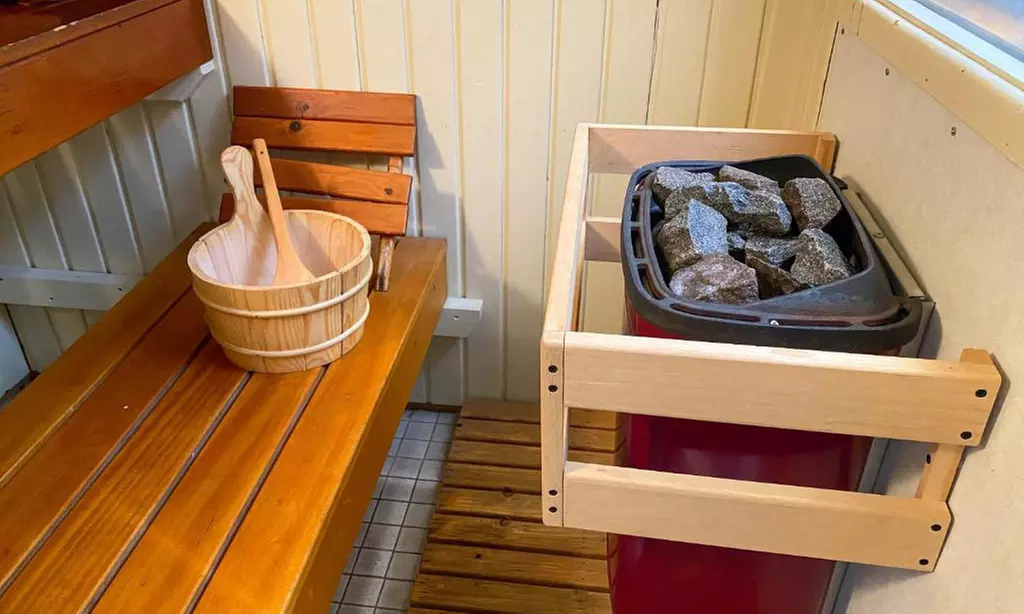 Scenic Snowdonia Escape: Overnight Stay w/ Breakfast & Hot Tub Sauna