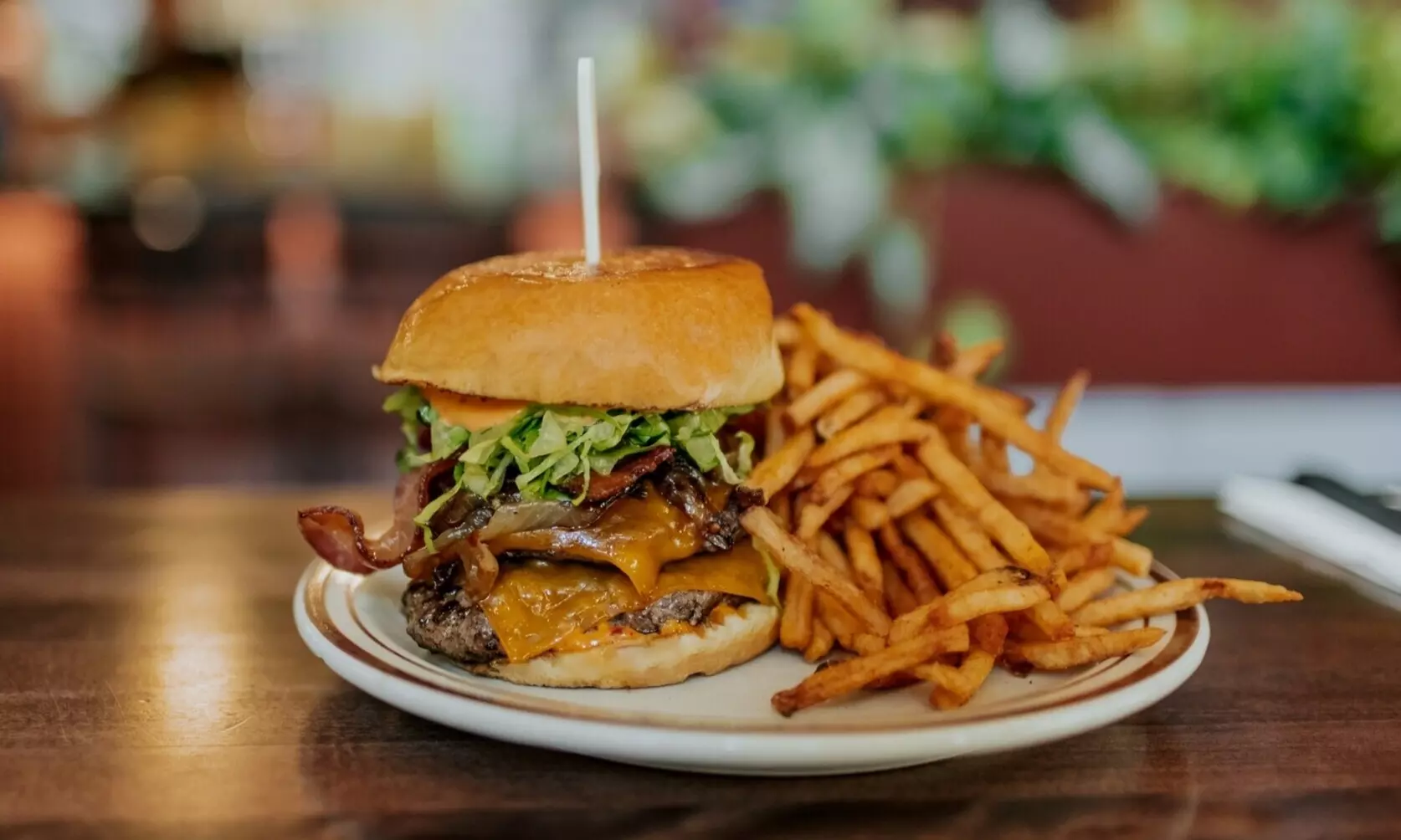 Menu avec entrée, plat et dessert au restaurant Extérieur Quai