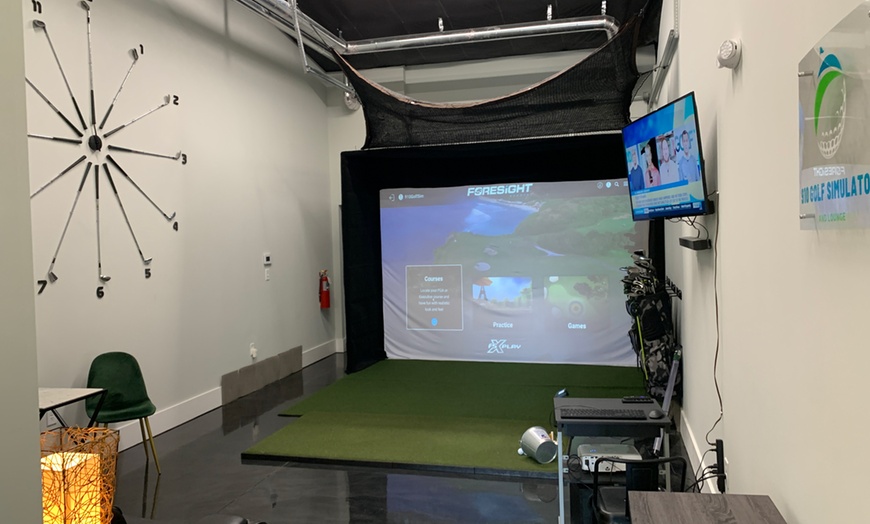 Image 2: Golf Anytime with a Golf Simulator Rental