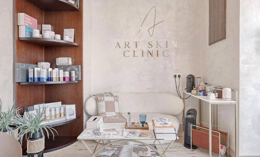 Image 5: Achieve Natural Results with up to 3ml Dermal Filler