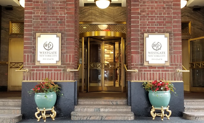 Image 3: Midtown Manhattan hotel near Grand Central w/ Grab and Go credit