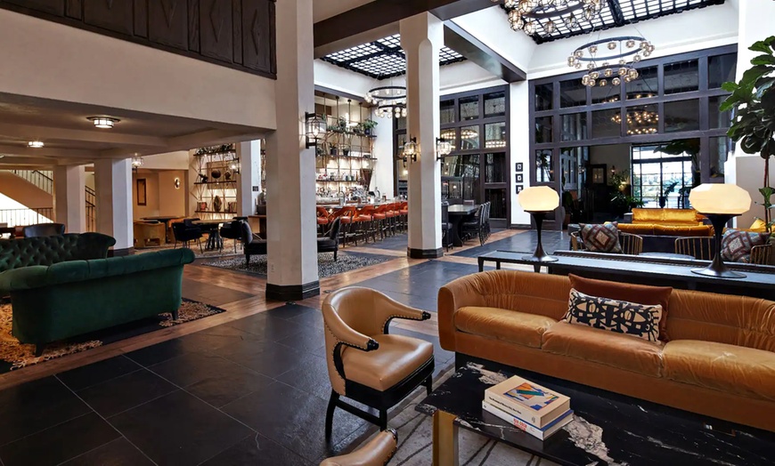 Image 3: Spacious 4* Hotel in Downtown Los Angeles