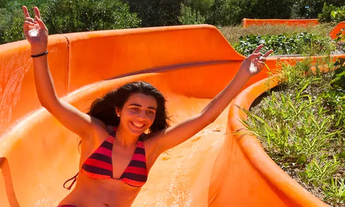 ¡Diversión a remojo! Entrada a Aquópolis Cullera para júnior o adulto