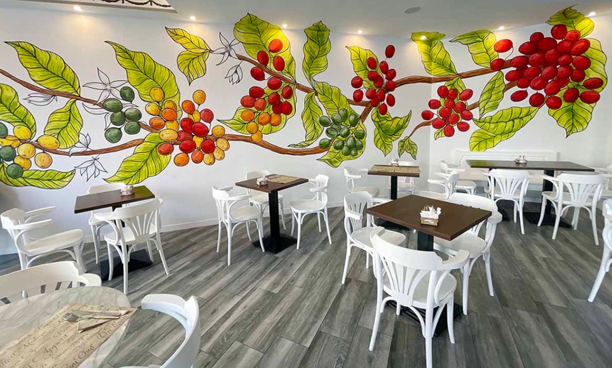 Image 5: Brunch o merienda  para 2 o 4 con platos dulces, salados y bebidas