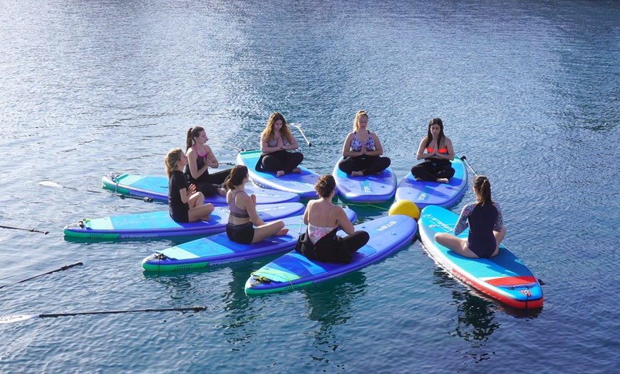 Image 1: Experiencia de SUP yoga o pilates de 1 hora para 1 o 2 personas