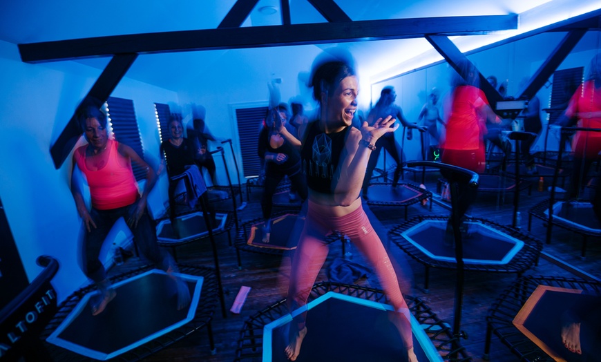Image 2: New fun female fitness, rebounder class at Saltofit