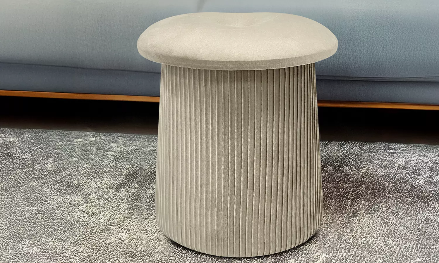 Pouf im Pilz-Design mit integriertem Stauraum