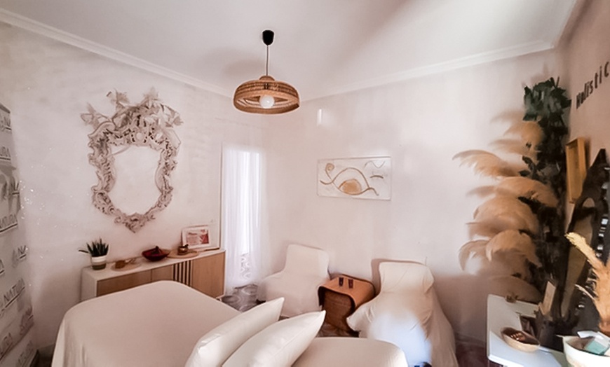 Image 1: Ritual en pareja con masaje, aceites esenciales, cava y macedonia 