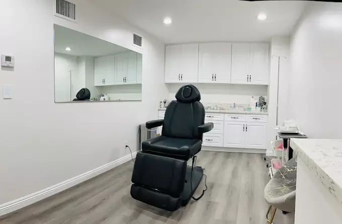 Smooth Away Wrinkles: 15, 20 or 40 Units of Botox at BTX Clinic