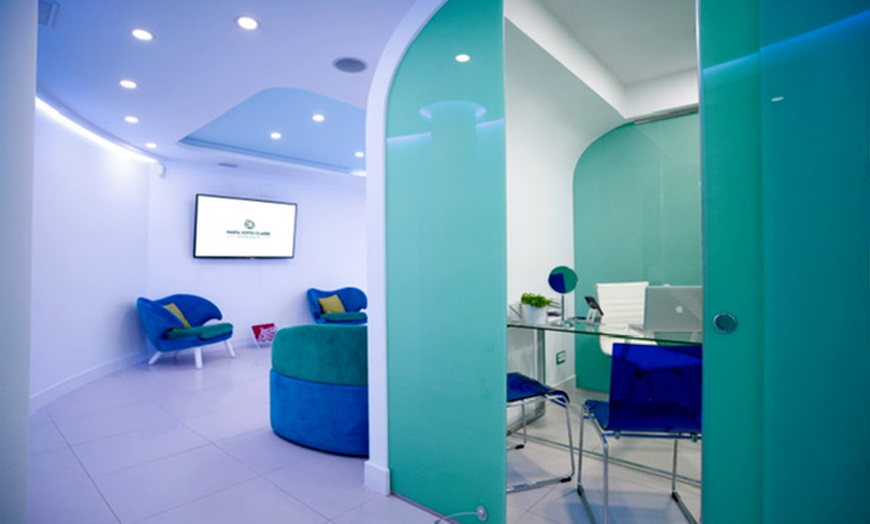 Image 6: Infiltración de 1 vial de tratamiento de relleno dérmico en 1 zona