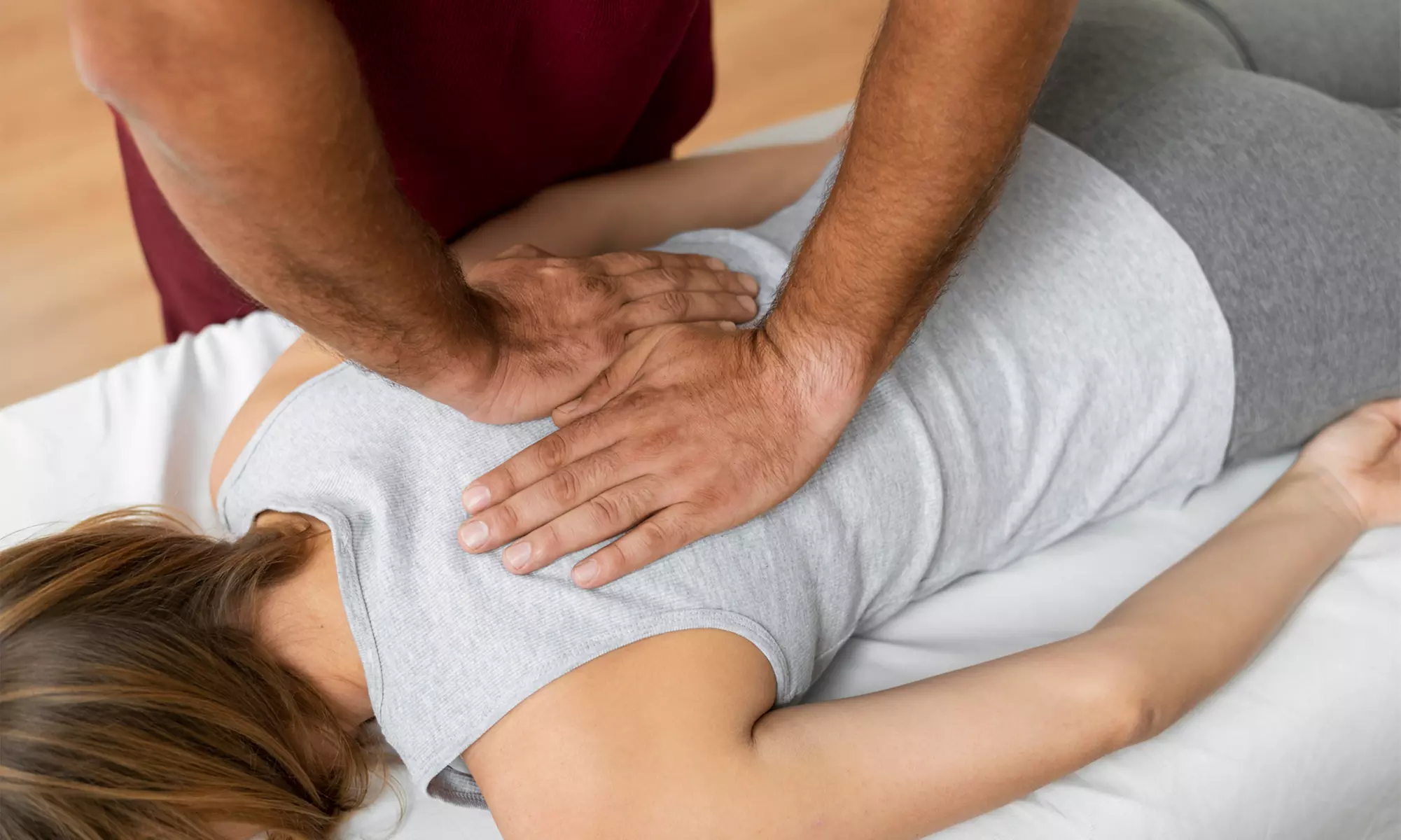 Sesión quiropráctica con examen postural y uno o dos ajustes