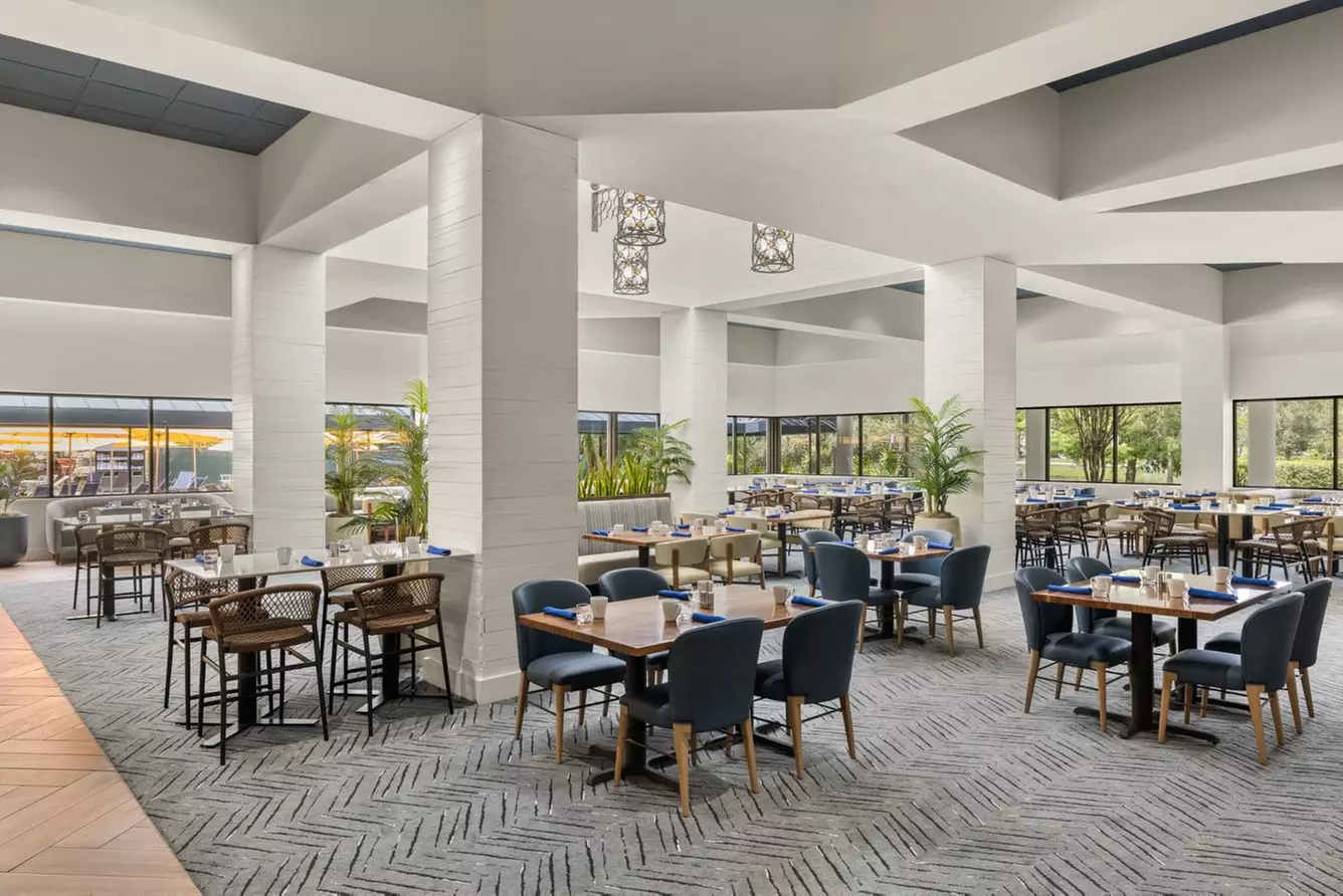 Luxury Resort Near Orlando Parks - Book Now!