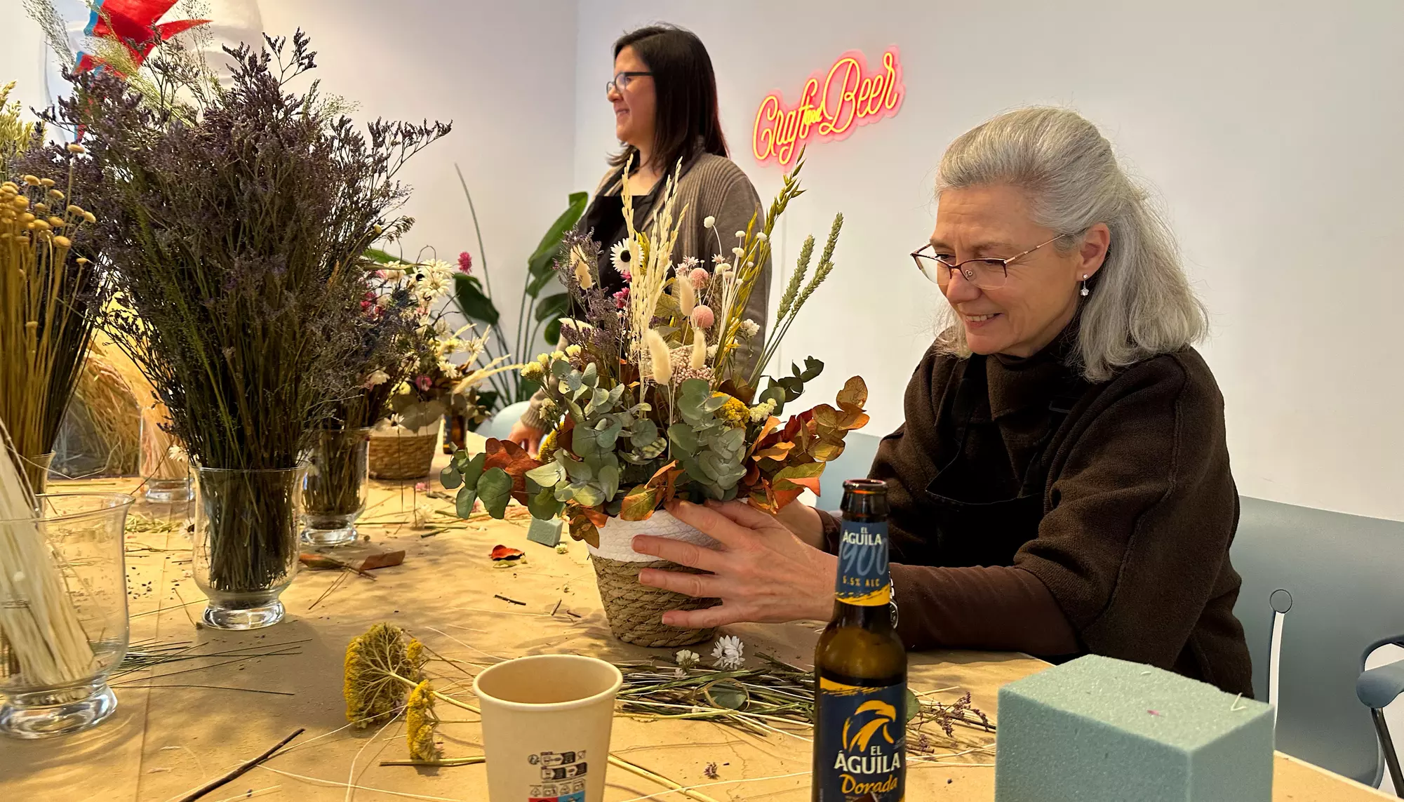 Taller de flores secas con barra libre de cerveza