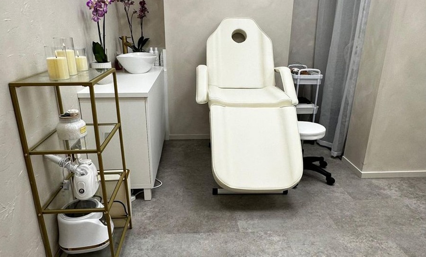 Image 2: Unwind with a 60 or 90min Japanese Head Spa