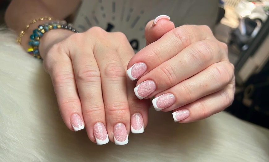 Image 7: Manicura, pedicura o ambos con esmaltado semipermanente