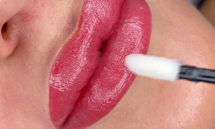 Image 4: Wertgutschein über 50, 100 od. 200 € anrechenbar auf Permanent Make-up