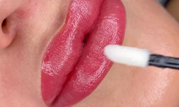 Wertgutschein über 50, 100 od. 200 € anrechenbar auf Permanent Make-up