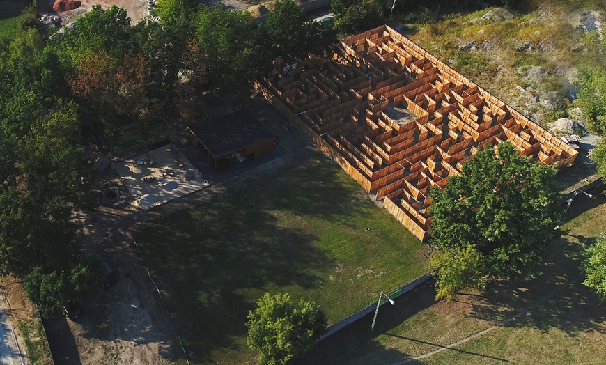 Image 2: Rodzinna przygoda: Labirynt, zagadki i inne atrakcje dla 1-8 os.