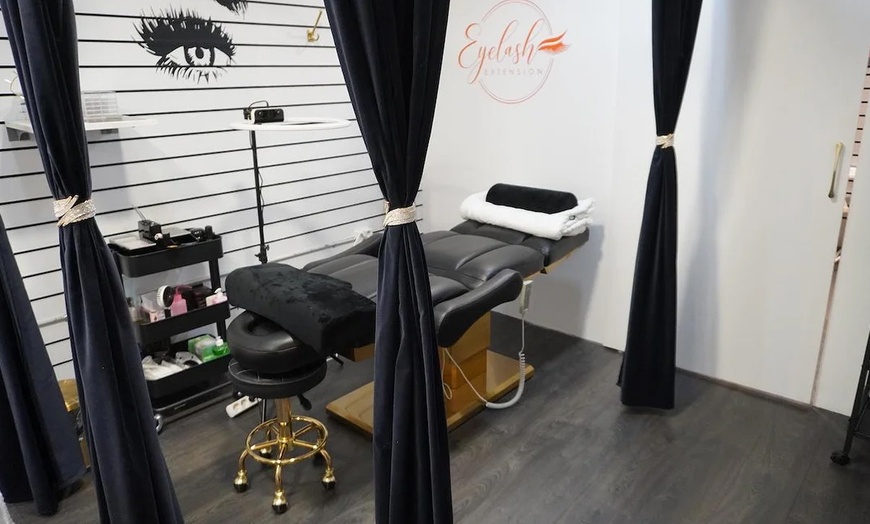 Image 2: Luce unas cejas impecables con una sesión de microshading de cejas