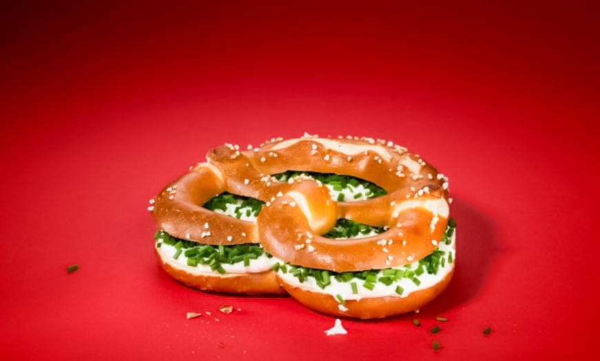 Image 3: 1 oder 2x herzhafte Breze inkl. Getränk oder Maxibreze nach Wahl